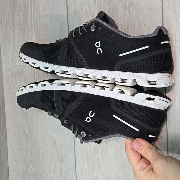 On Running Cloud Women Black& White Sneakers Atjletic Running Sz 8.5 - Picture 9 of 11